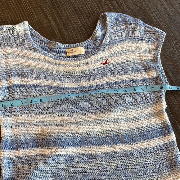 Hollister ladies knitted short sleeved shirt in size small. - Picture 5 of 7